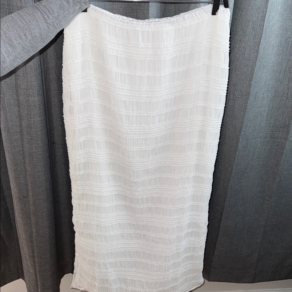 Women’s White Skirt